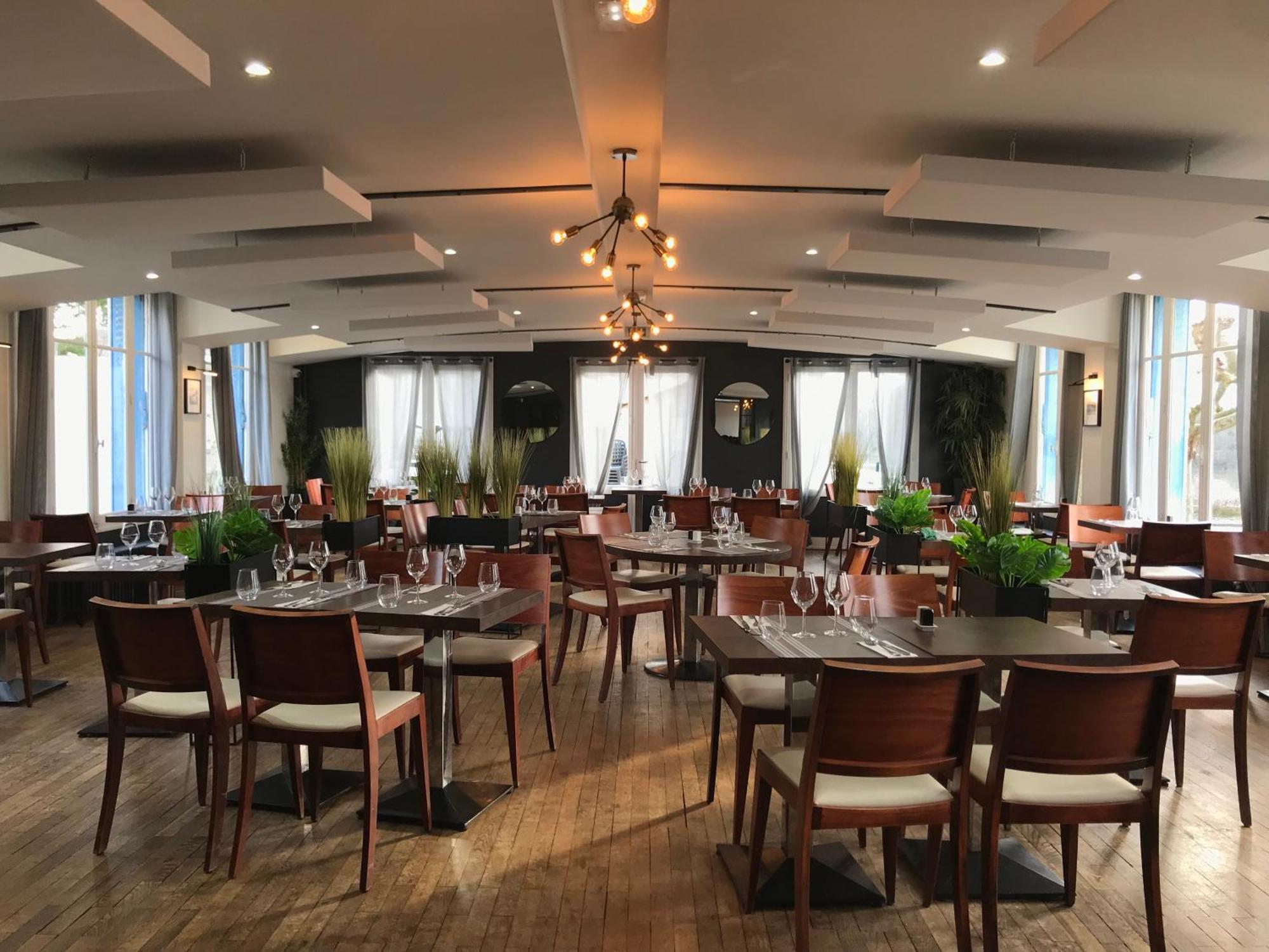 Hotel Logis & Restaurant - Les Bords De Seine La Roche-Guyon