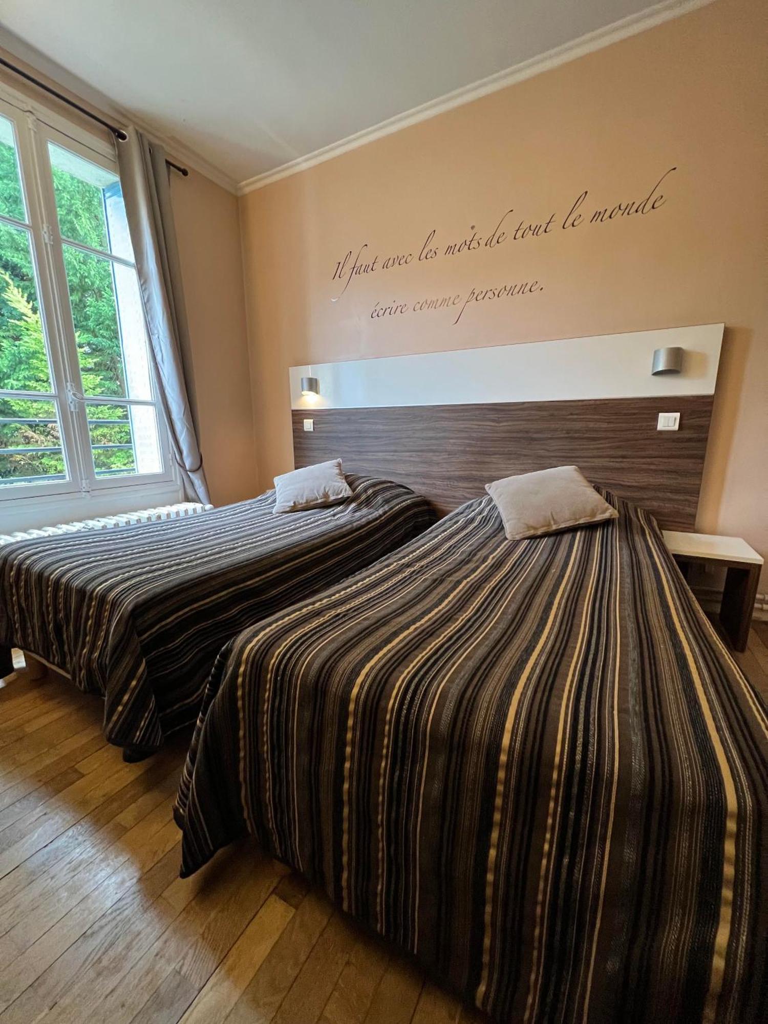 Hotel Logis & Restaurant - Les Bords De Seine La Roche-Guyon
