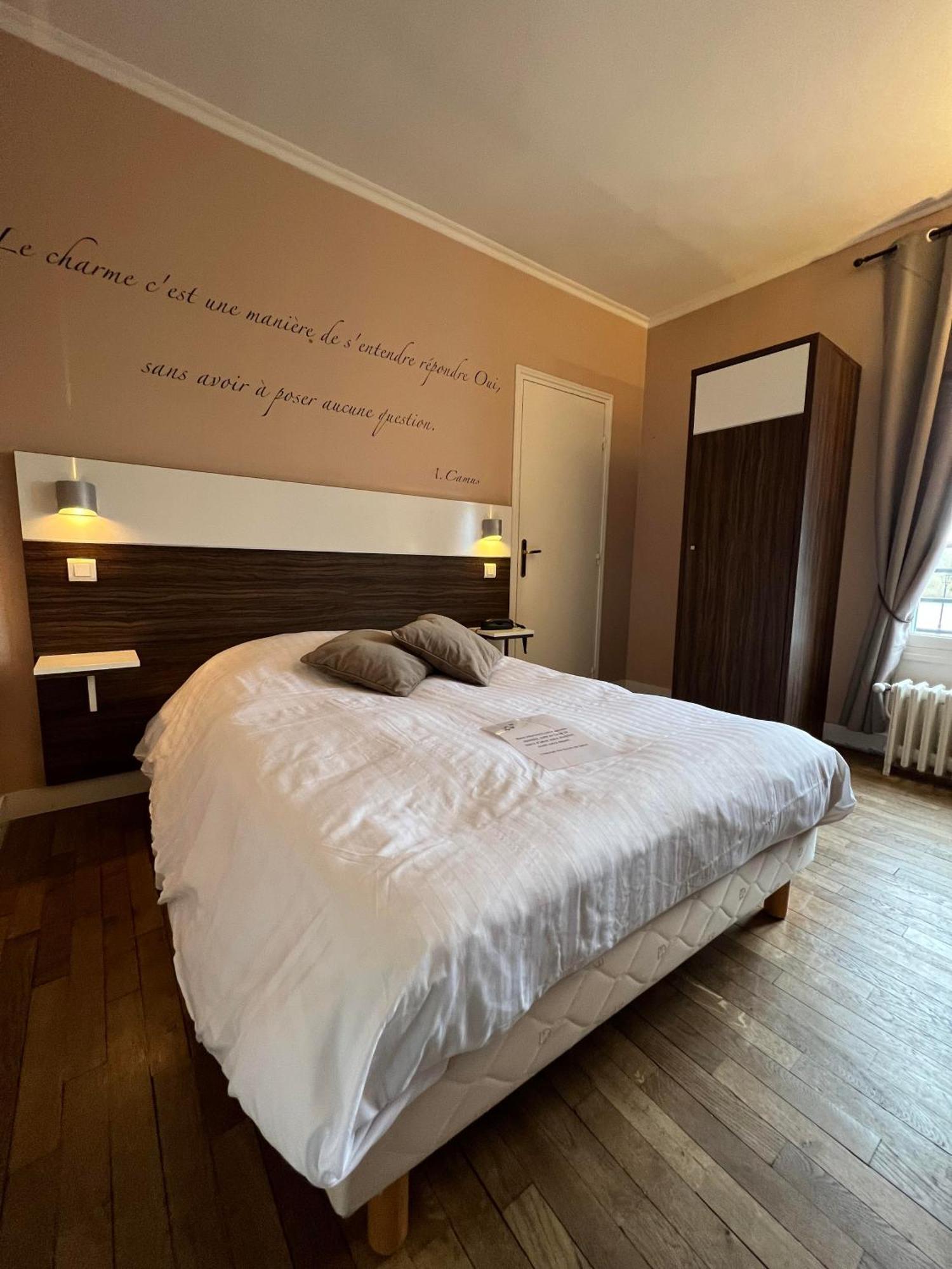 Logis & Restaurant - Les Bords De Seine Hotel 4*