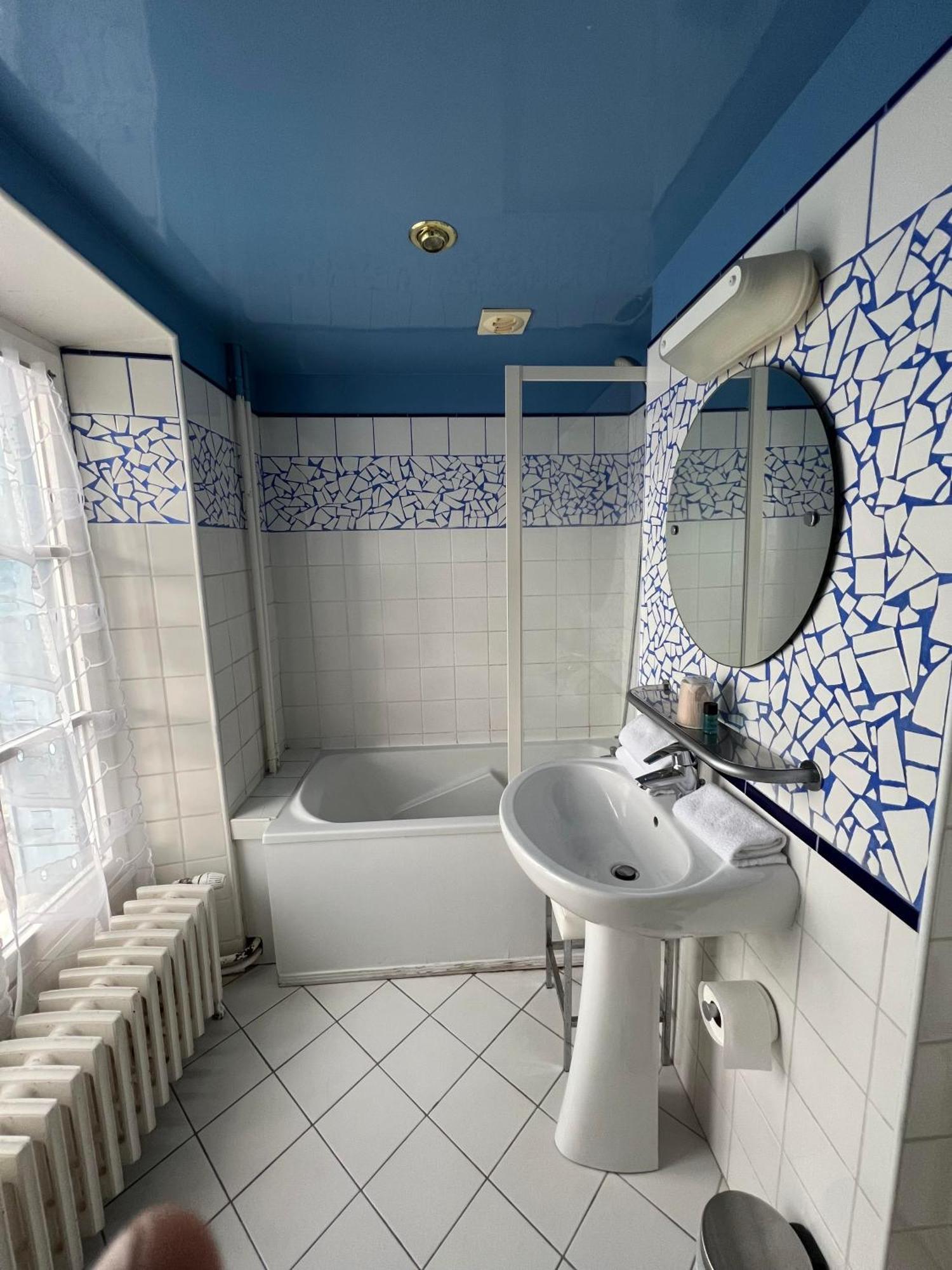 Hotel Logis & Restaurant - Les Bords De Seine 4*