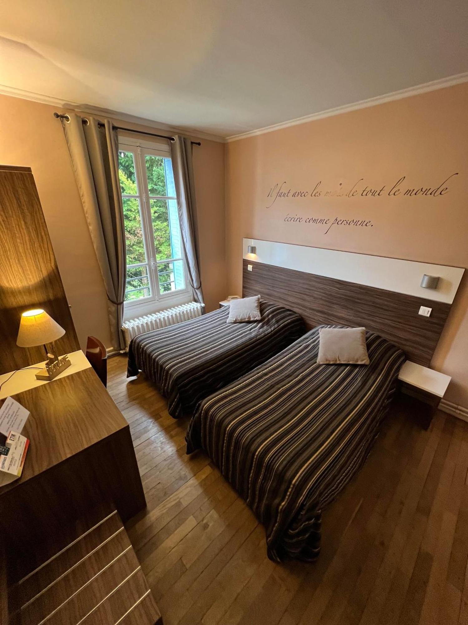 Hotel Logis & Restaurant - Les Bords De Seine