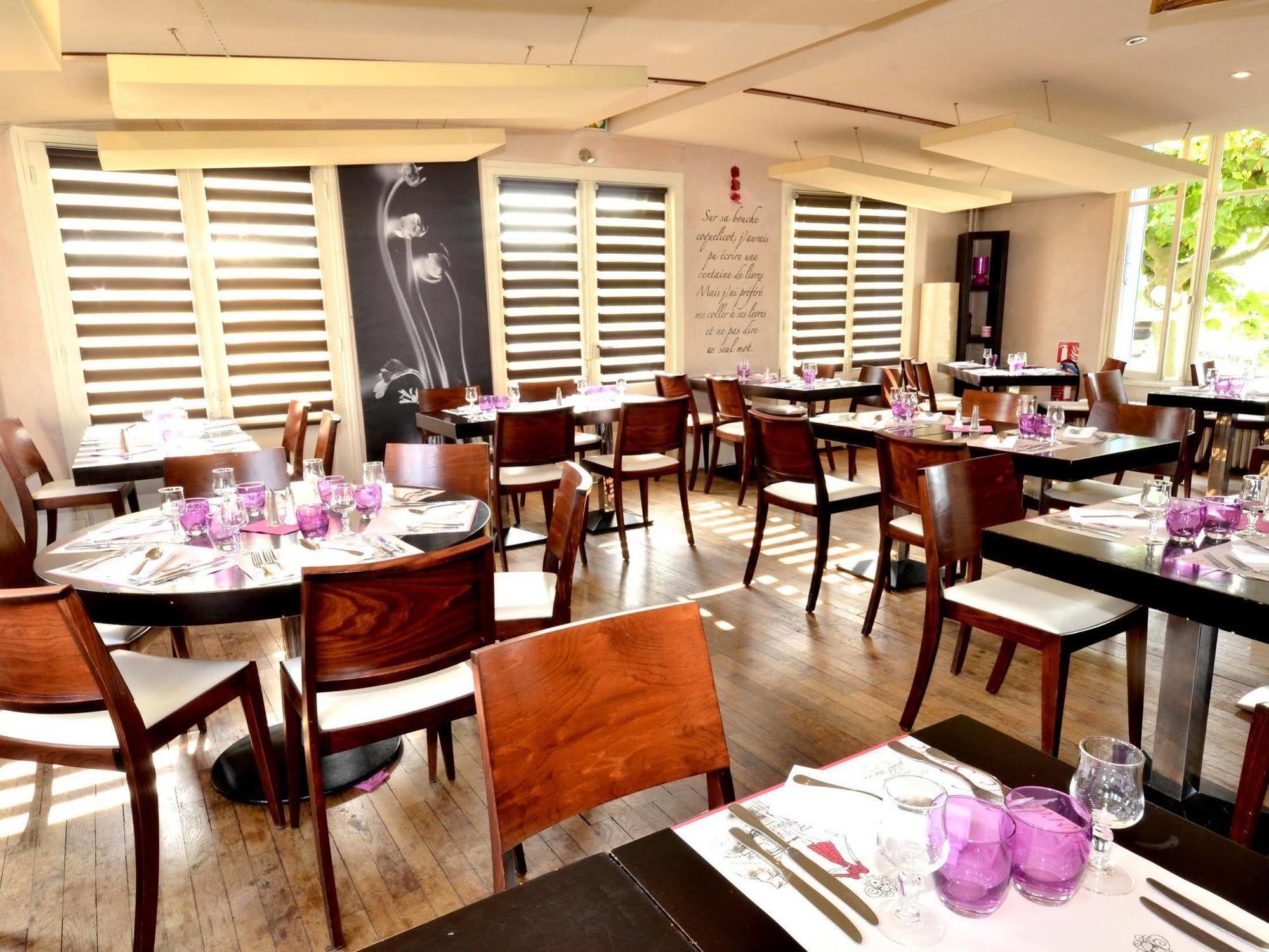 Hotel Logis & Restaurant - Les Bords De Seine La Roche-Guyon