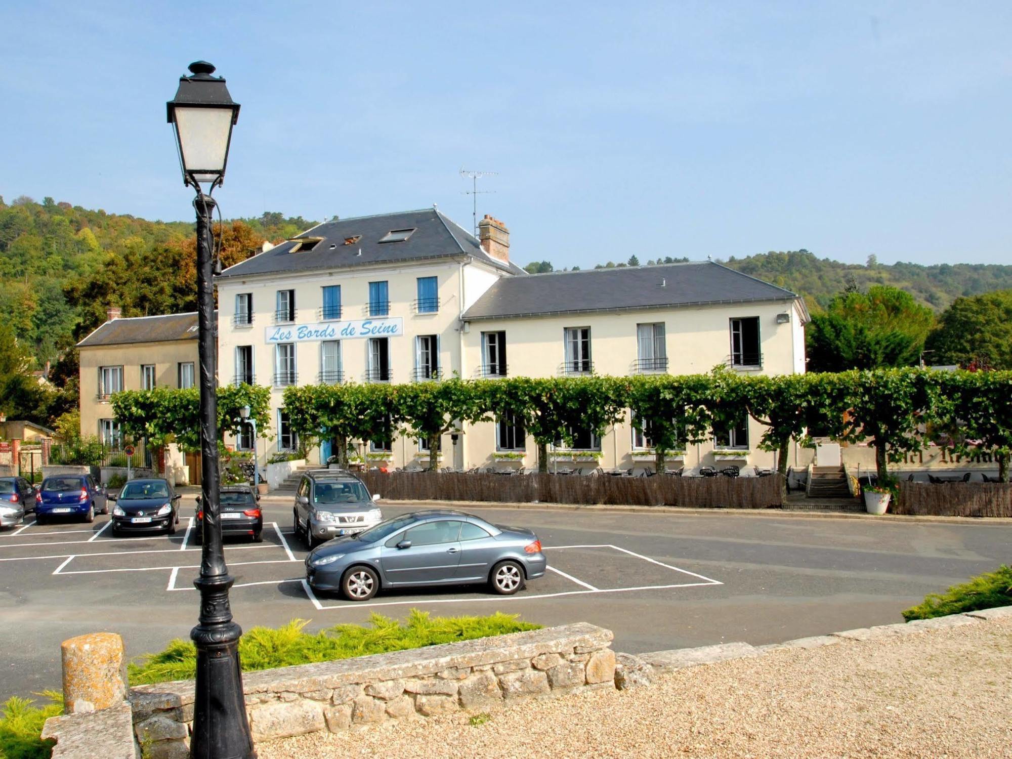 Hotel Logis & Restaurant - Les Bords De Seine La Roche-Guyon