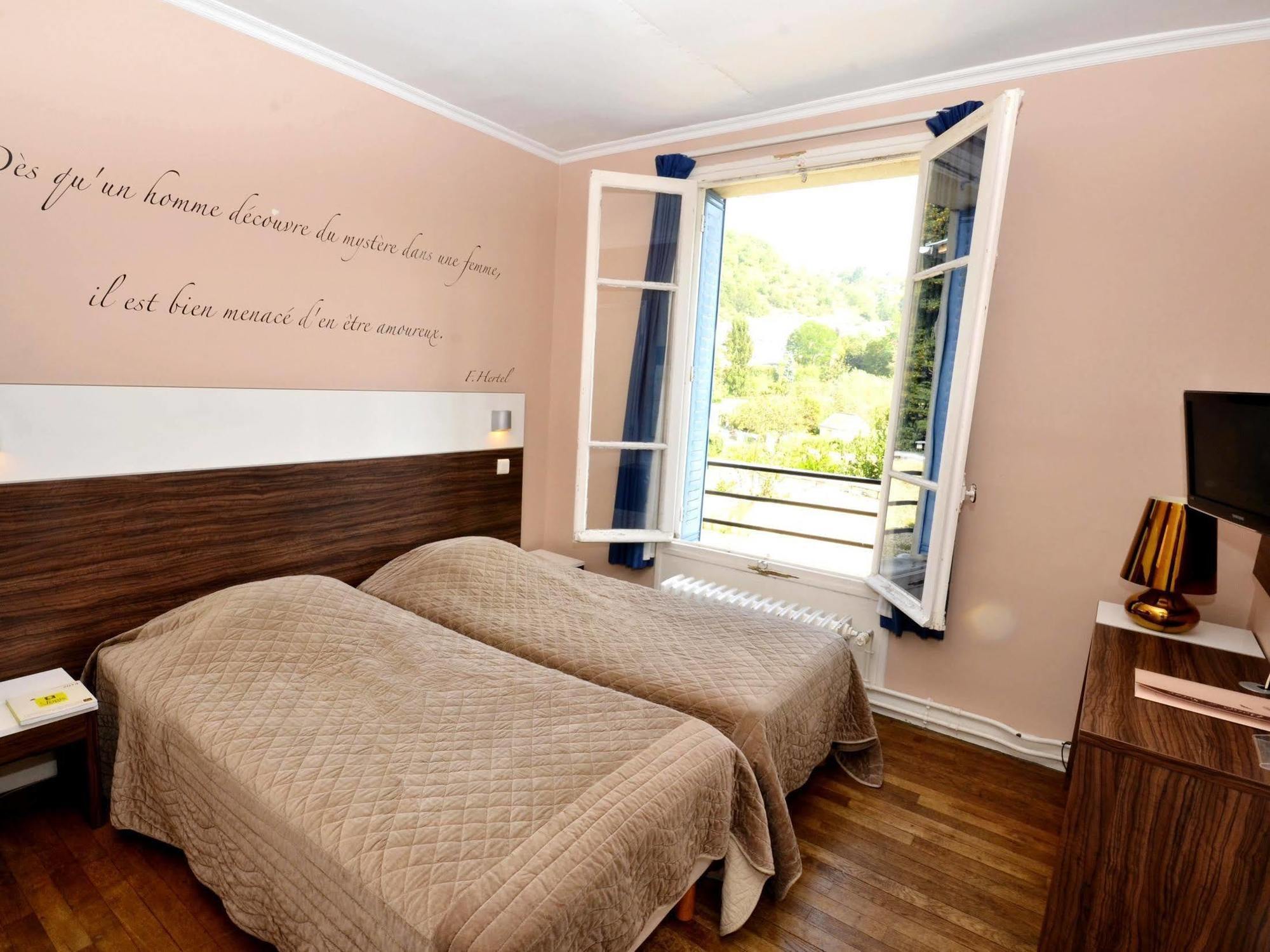Hotel Logis & Restaurant - Les Bords De Seine
