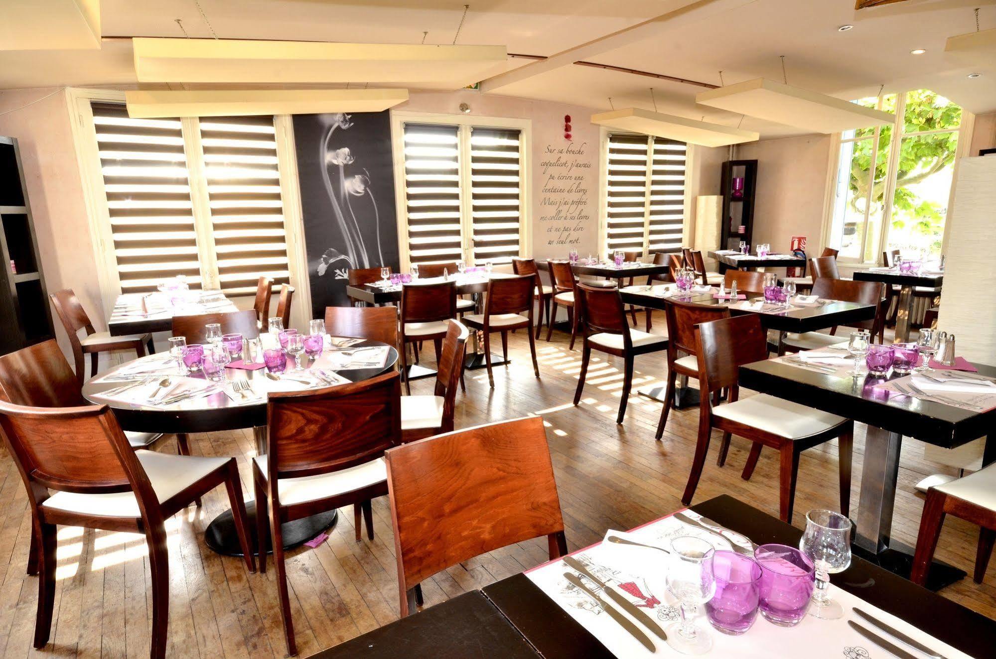 Logis & Restaurant - Les Bords De Seine Hotel 4*