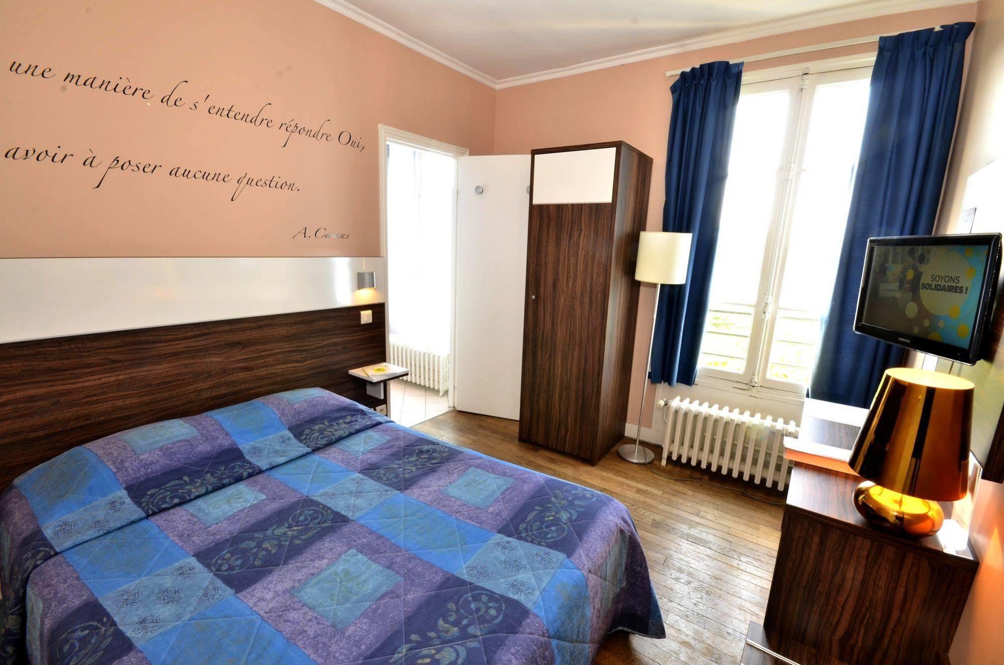 Logis & Restaurant - Les Bords De Seine Hotel
